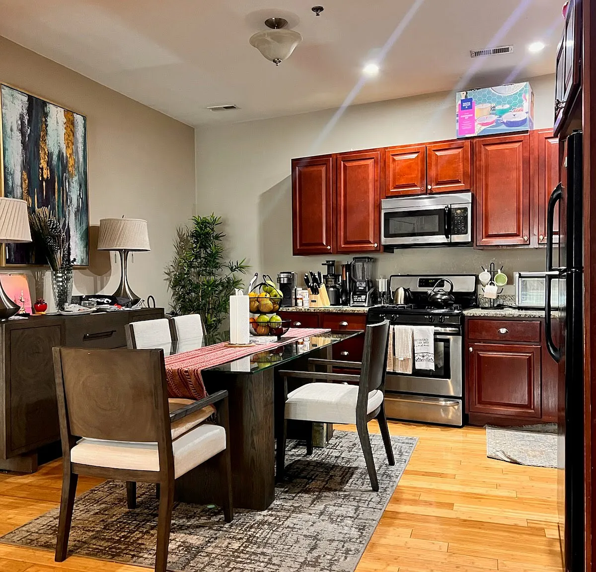 3 bed, 1100 sqft, $3,350 — Photo 3
