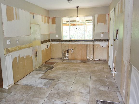 5th image of 1106 Cummings Ave