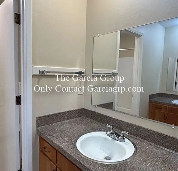 9205 E Burnside St #H203 — Photo 16