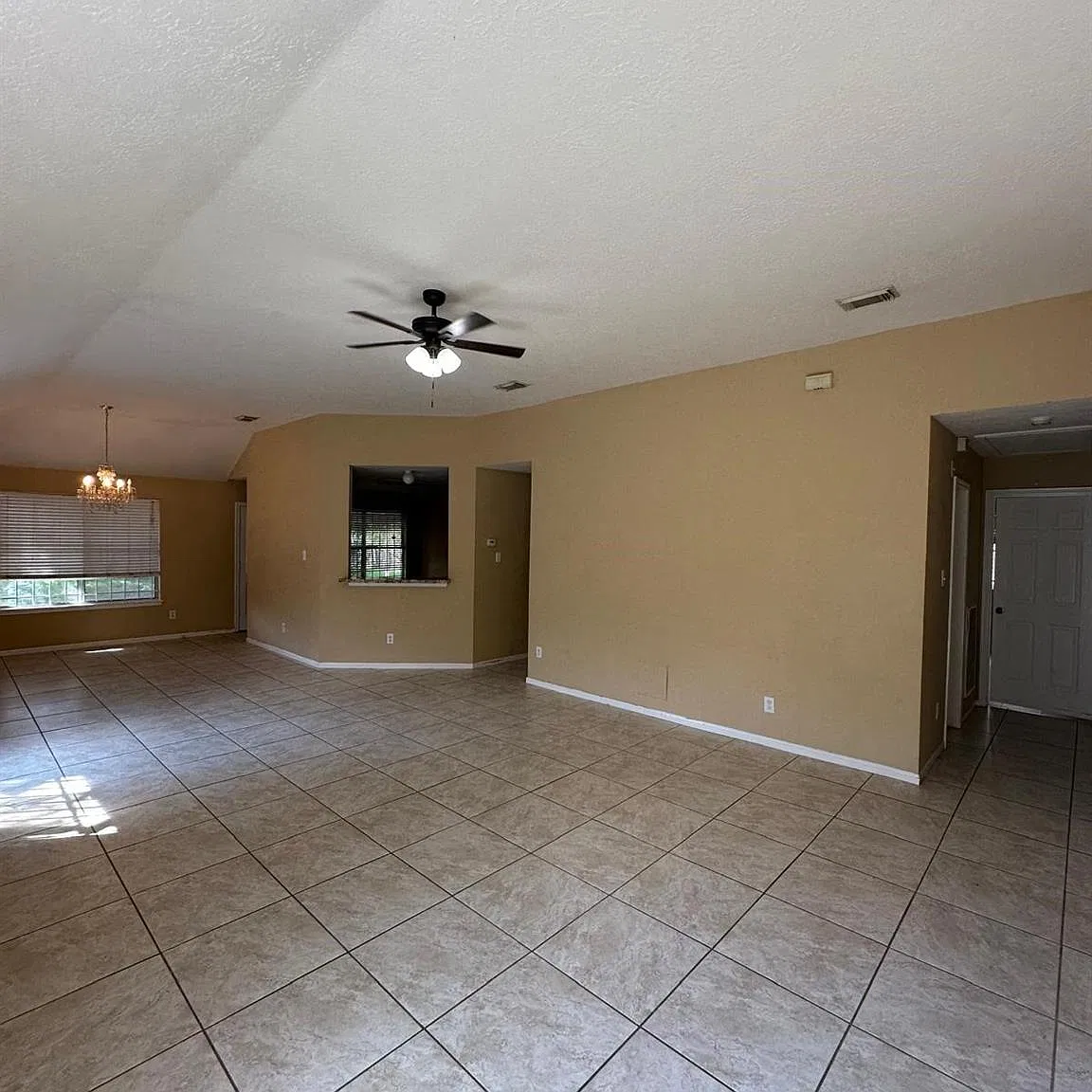 4 bed, 2.0 bath, 1812 sqft, $2,100 — Photo 4