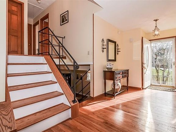 4th image of 2 Birch Ln