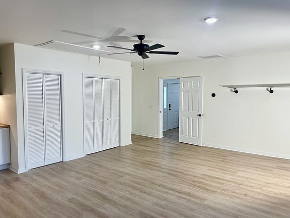 3rd image of 224 Yorkshire Ln