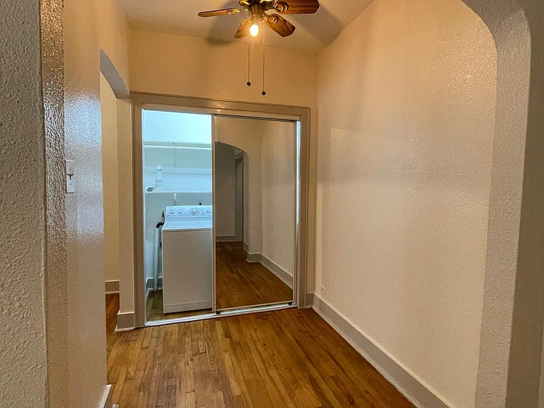 713 E Elmira St — Photo 11