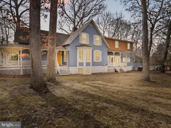 206 Grove Ave, Washington Grove, MD 20880