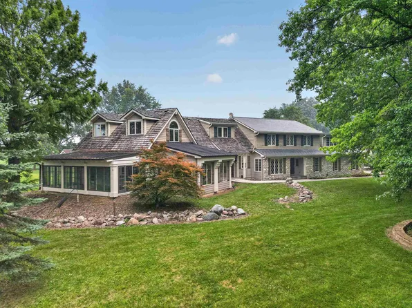 8027 Woodwind Dr, Hoagland, IN 46745
