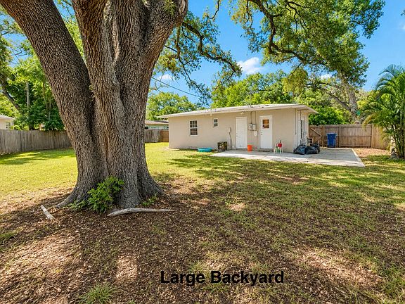 3rd image of 4481 Crestwood Dr N