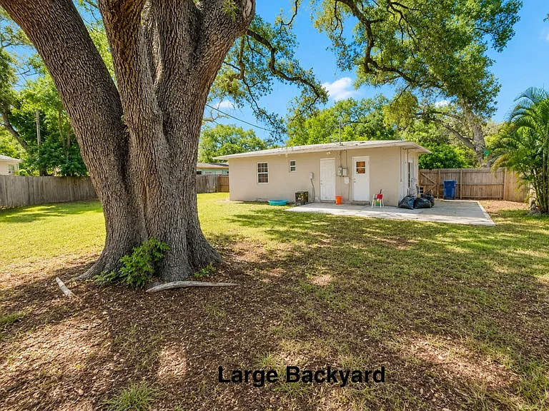 4481 Crestwood Dr N — Photo 3
