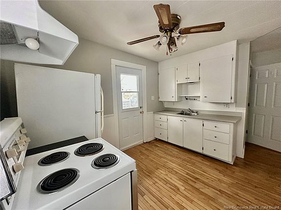3rd image of 44 North St