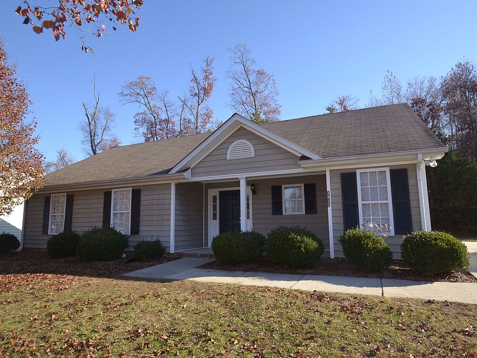 1st image of 2822 Leo Dr