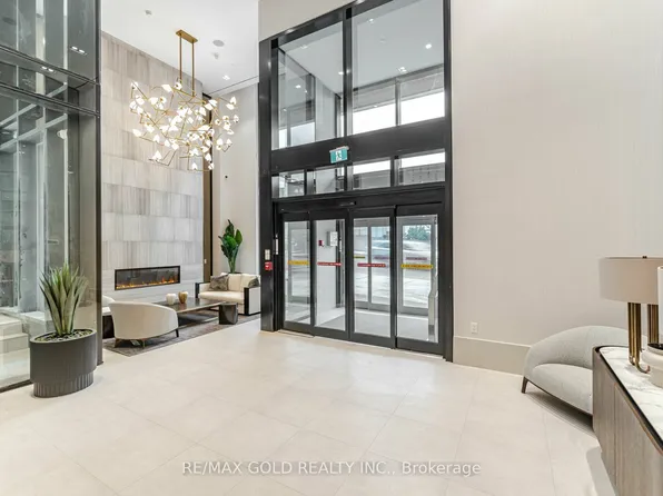 2020 Bathurst St #216, Toronto, ON M5P 2B9