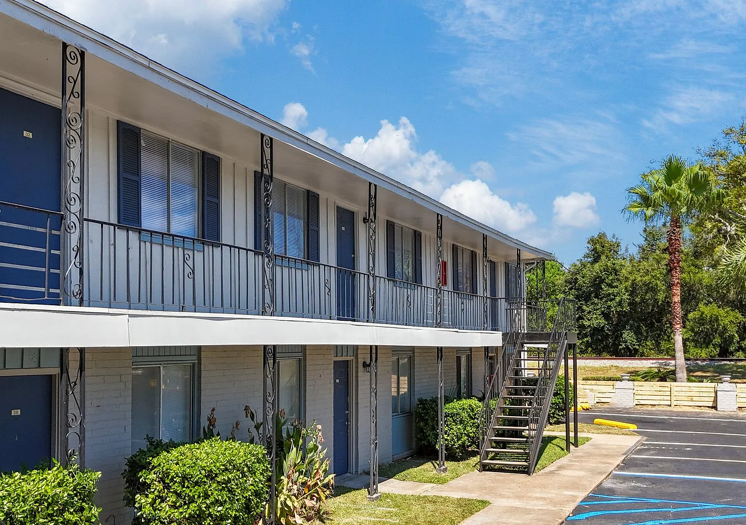 Gulf View Apartments — Photo 2