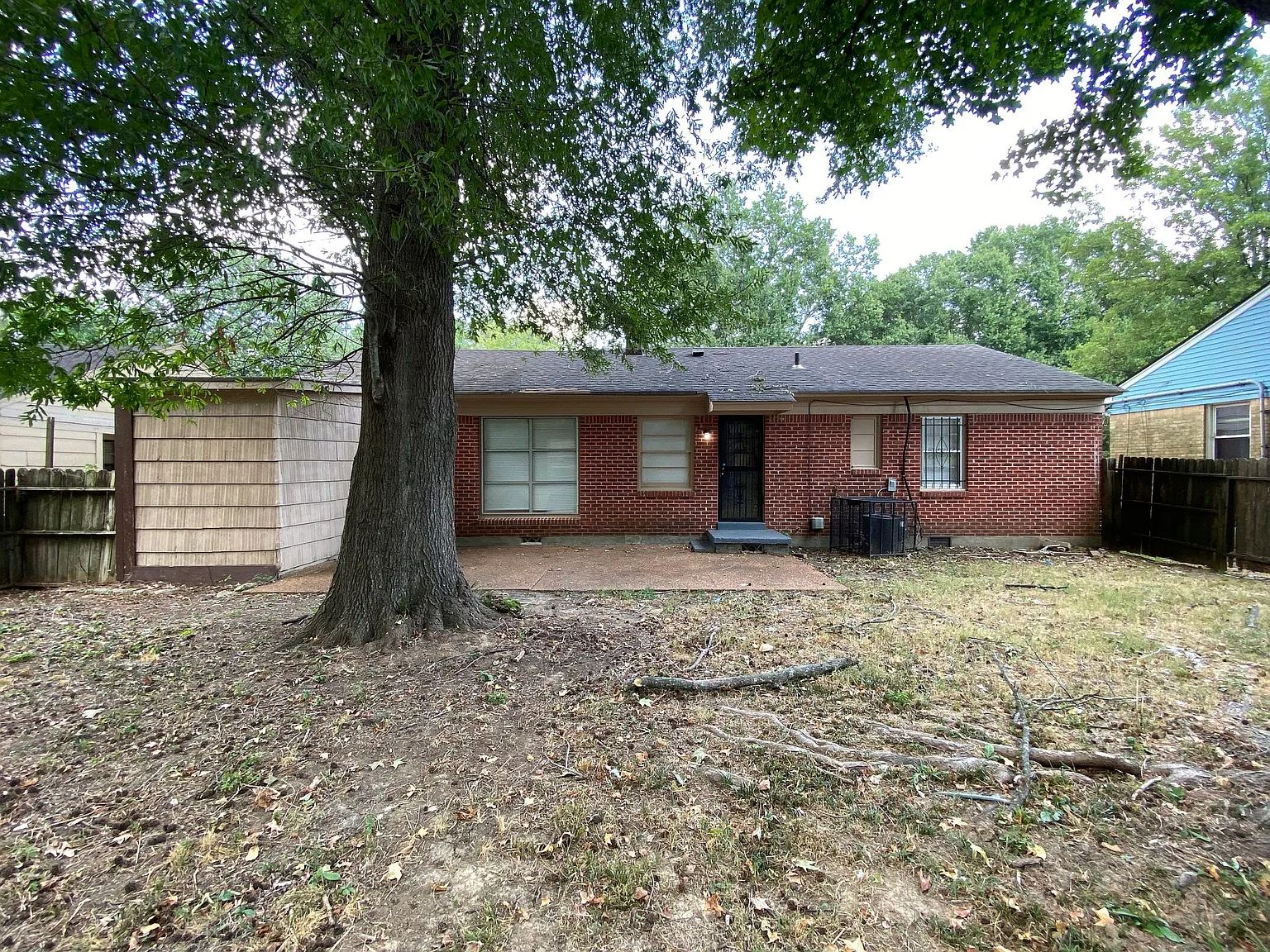 3523 Hallbrook St — Photo 2