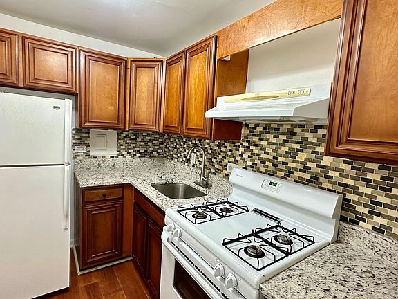 3rd image of 1200 N Nash St APT 106