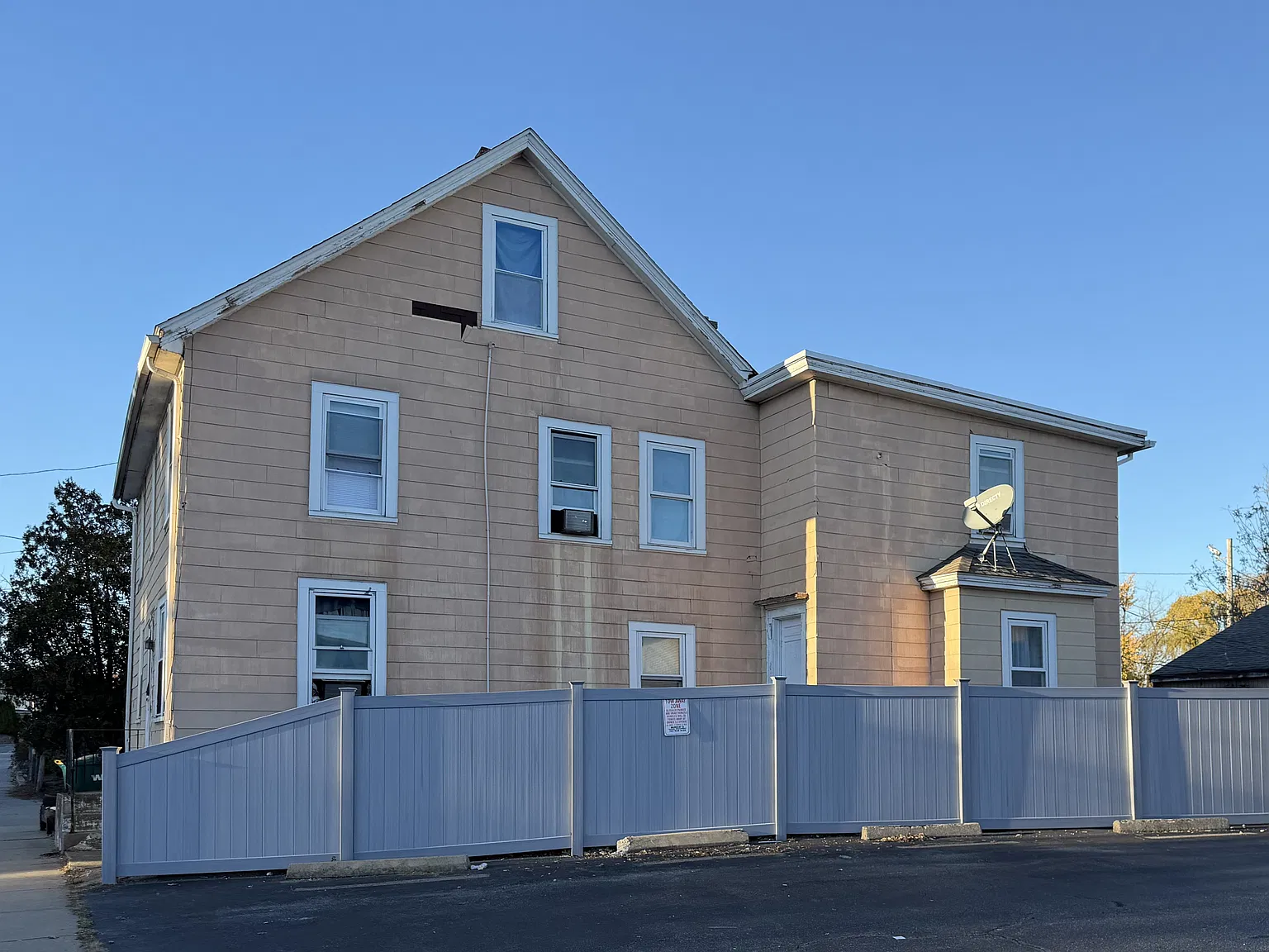 3 bed, 1200 sqft, $2,650 — Photo 2