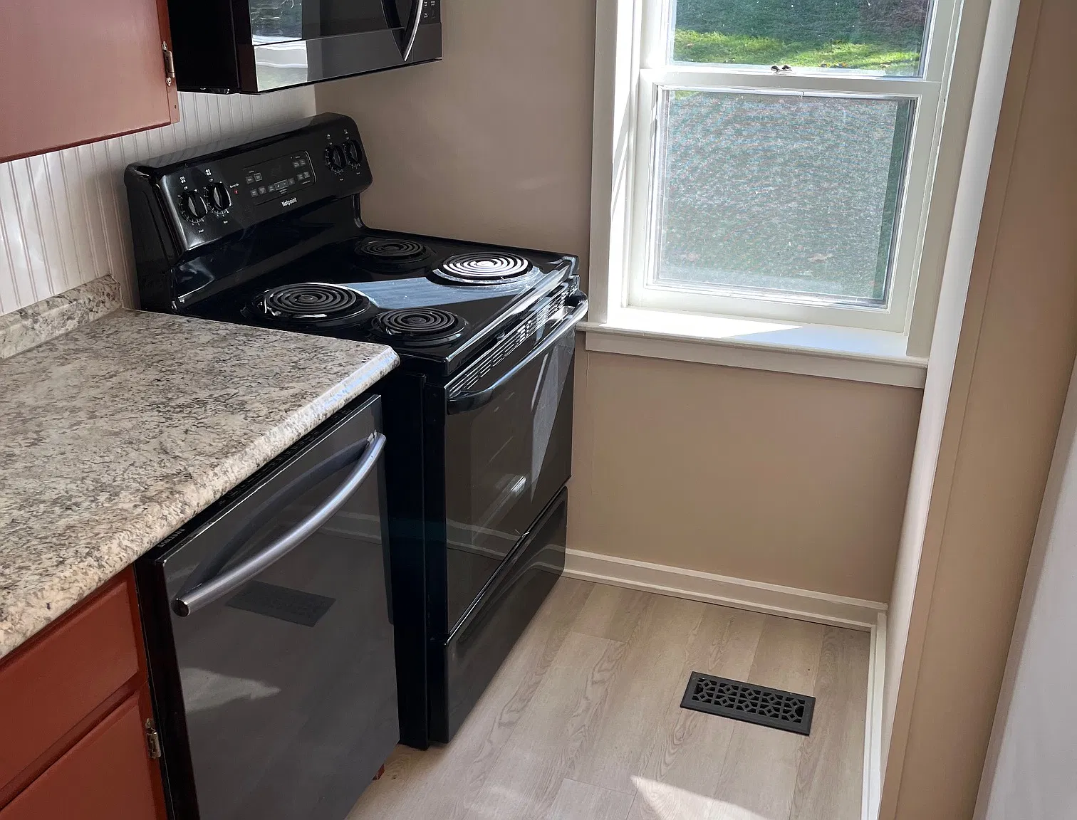 2 bed, 1360 sqft, $1,200 — Photo 4