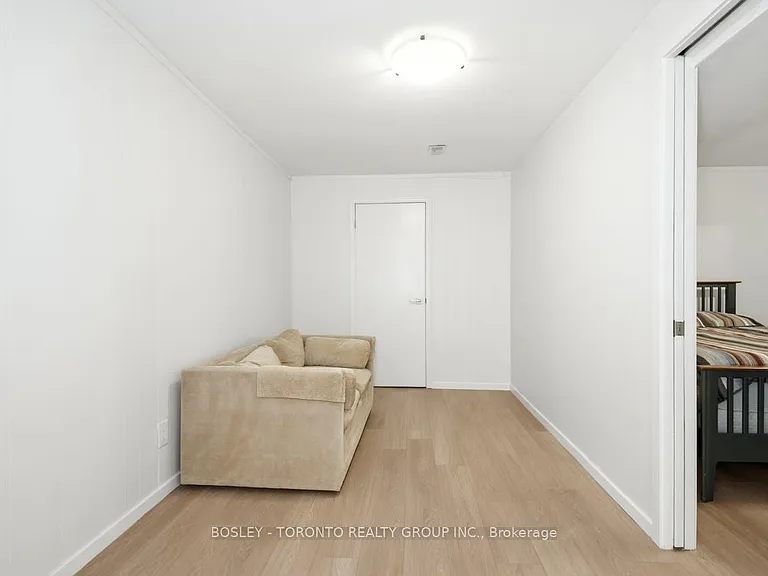 146 Earlscourt Ave #LOWER — Photo 21