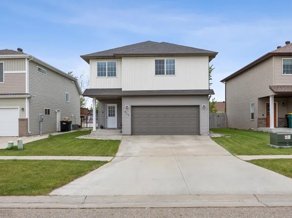 911 42nd Ave W, West Fargo, ND 58078