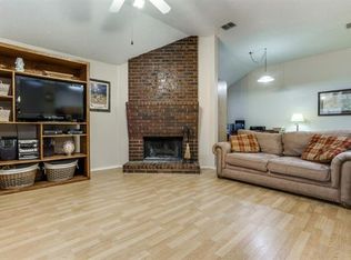 1001 Ridge Top Dr, Burleson, TX 76028