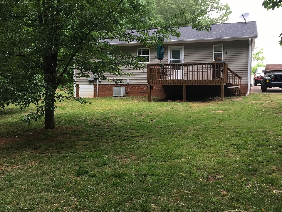 2nd image of 114 Deer Run Ln
