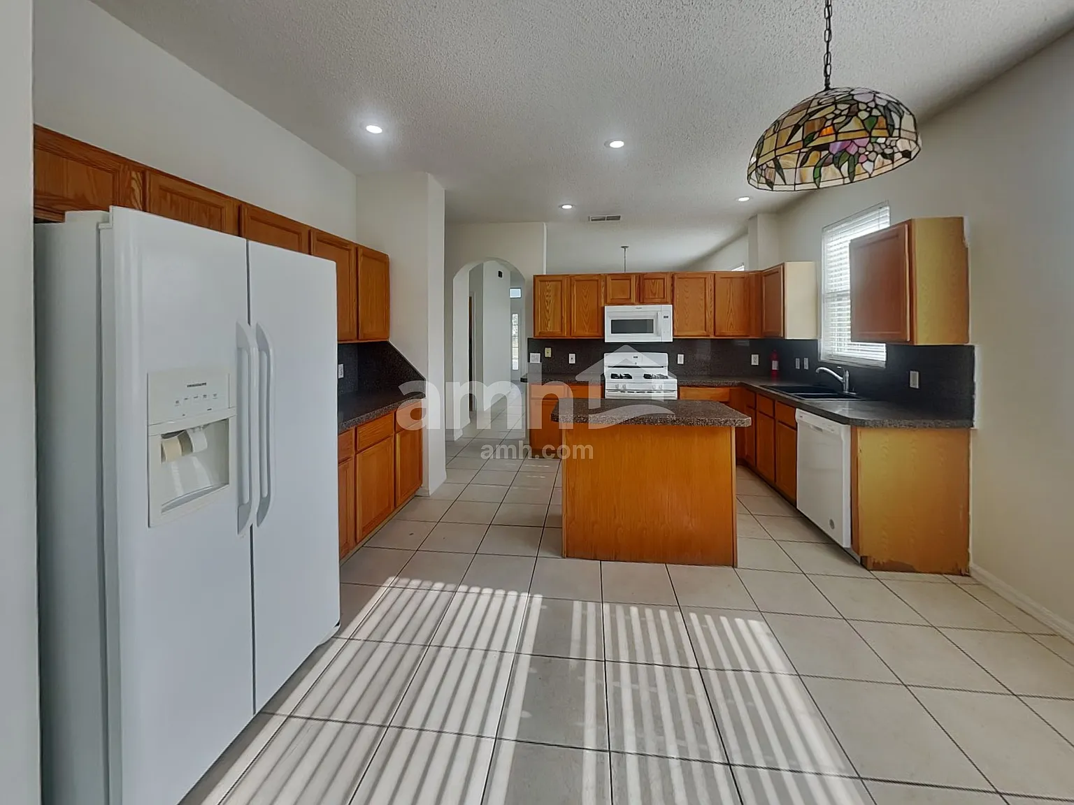 4 bed, 2.0 bath, 1952 sqft, $2,585 — Photo 3