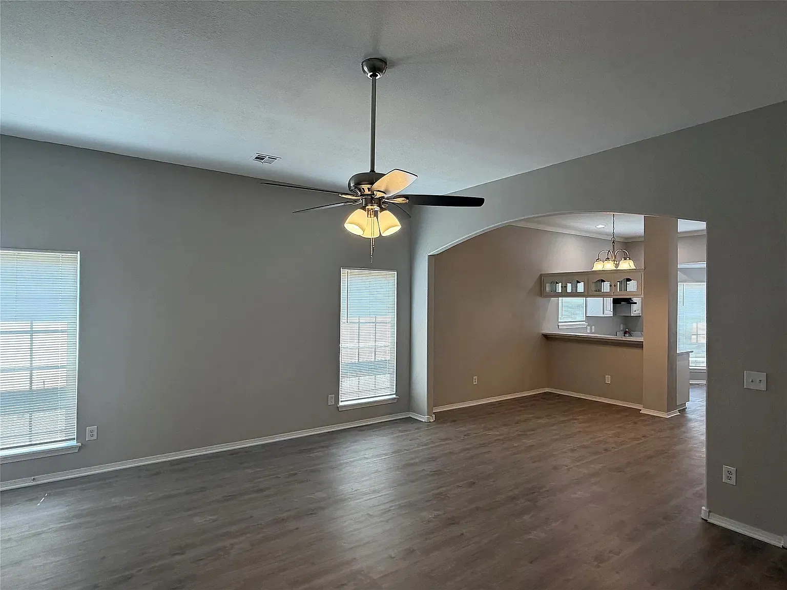 3 bed, 1691 sqft, $2,150 — Photo 3
