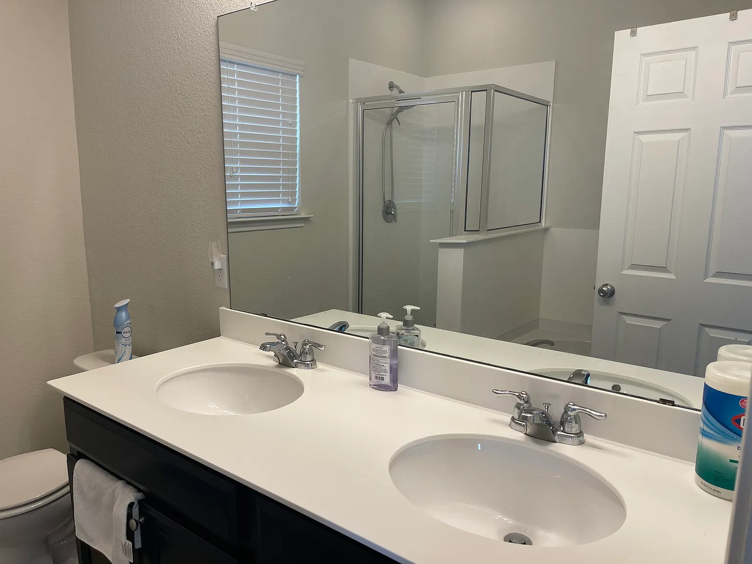 4 bed, 1948 sqft, $2,400 — Photo 1