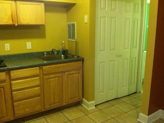 Kitchen (basement)