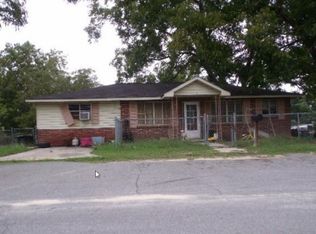 5 S Daughtry St, Metter, GA 30439