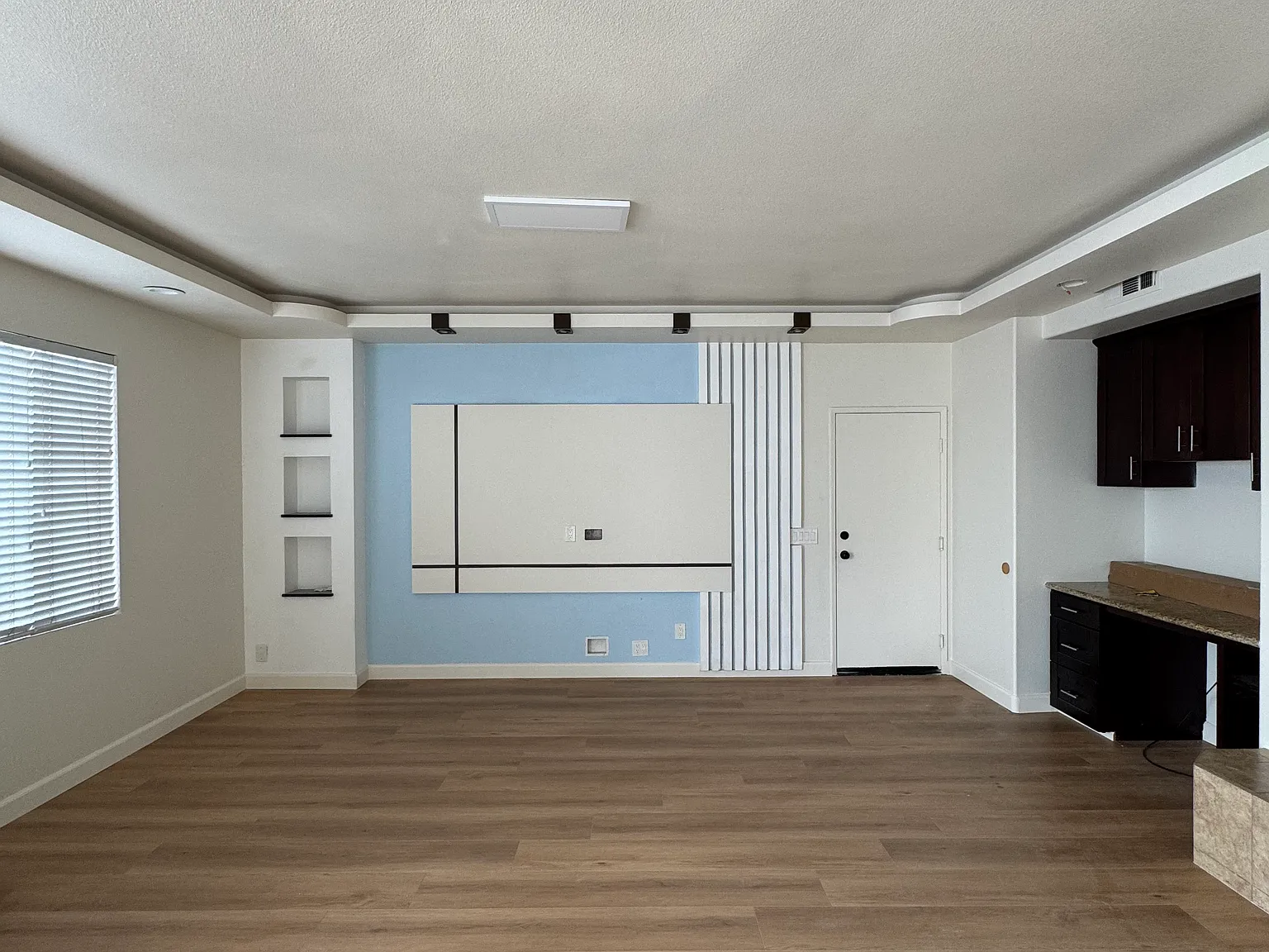 1351 Santa Elisabeth Avenue — Photo 2
