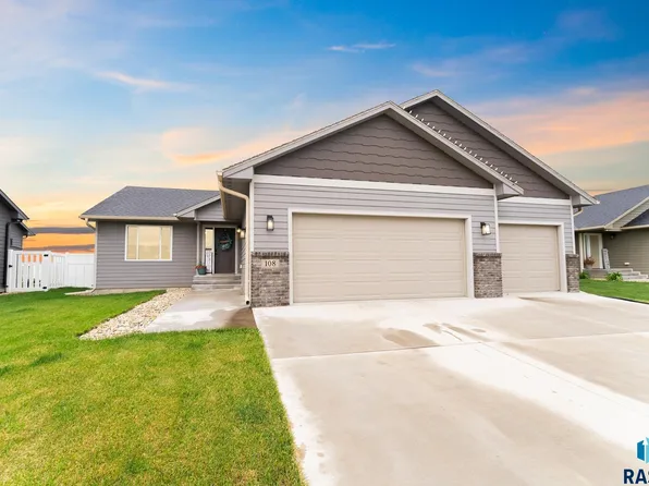 108 Saint Charles Cir, Harrisburg, SD 57032