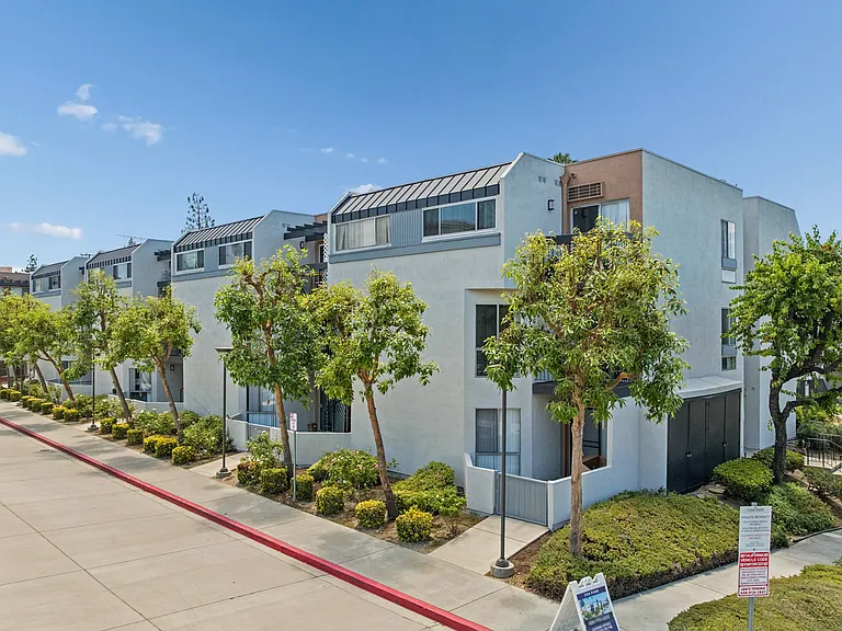 Oak Park Apartments — Photo 24