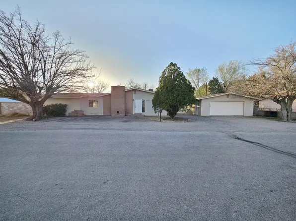 1211 Presidio Pl SW, Albuquerque, NM 87105