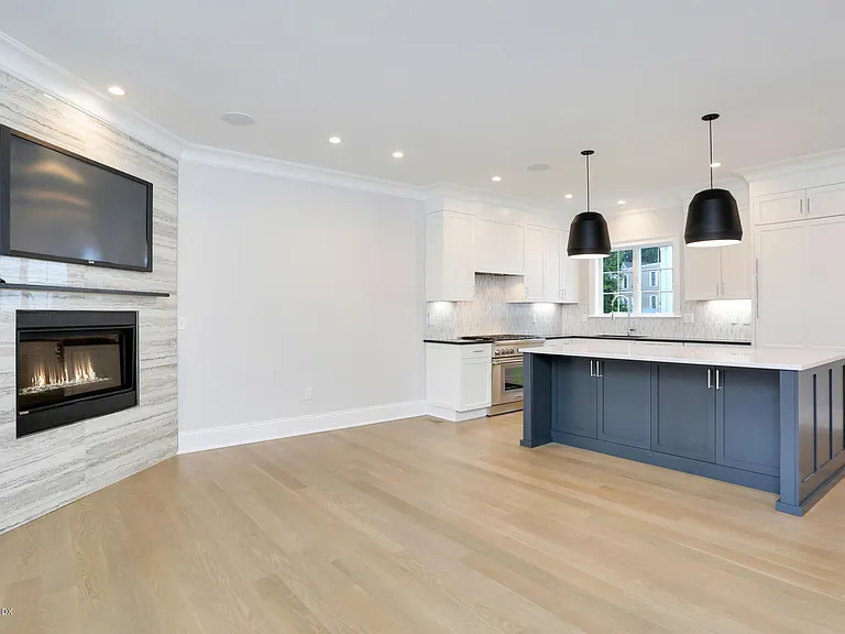 257 Bruce Park Ave #B — Photo 5