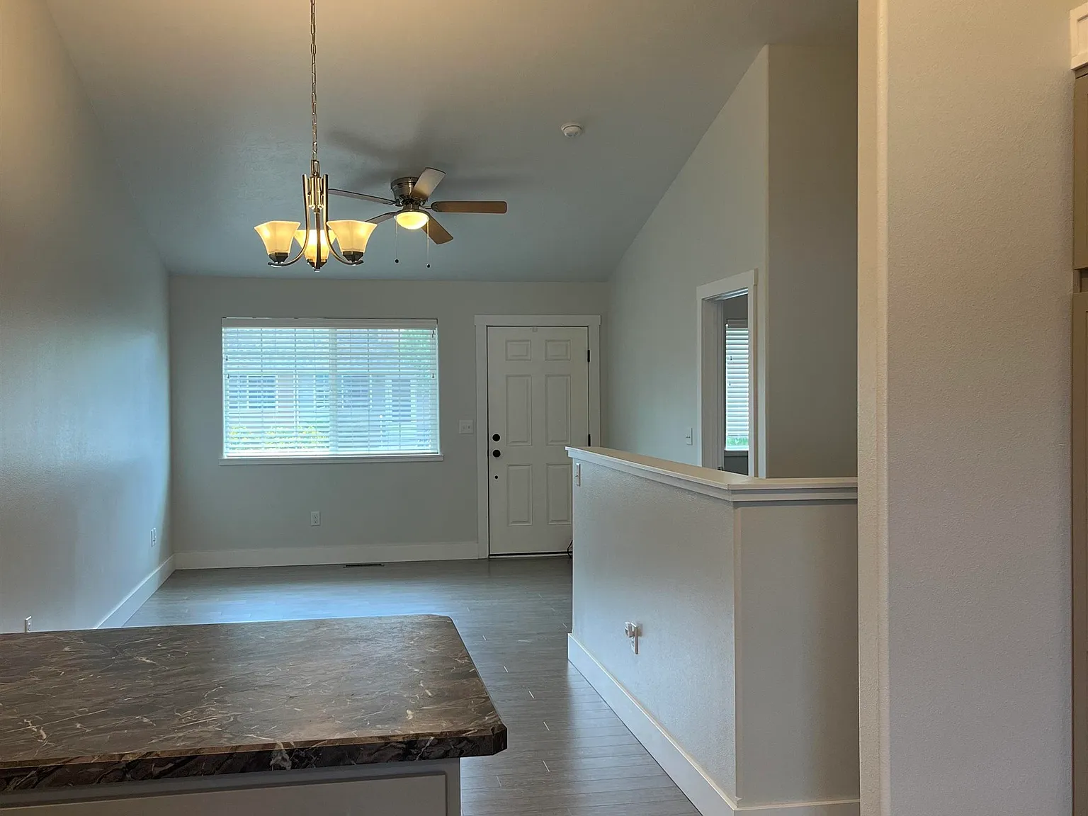 2 bed, 1.0 bath, 5874 sqft, $1,400 — Photo 3