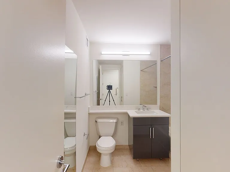 10 Hanover Square — Photo 81