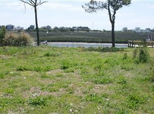 109 E Island Dr, Oak Island, NC 28465
