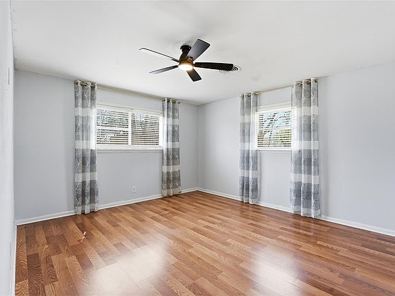 5th image of 2412 Airline Dr