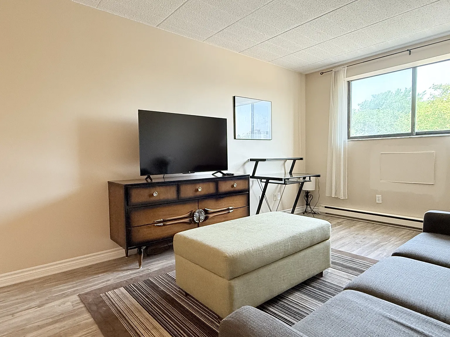 360 Tecumseh Road West — Photo 3