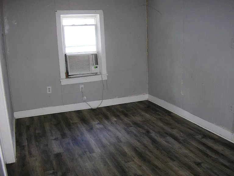 628 Woodford Ave — Photo 20