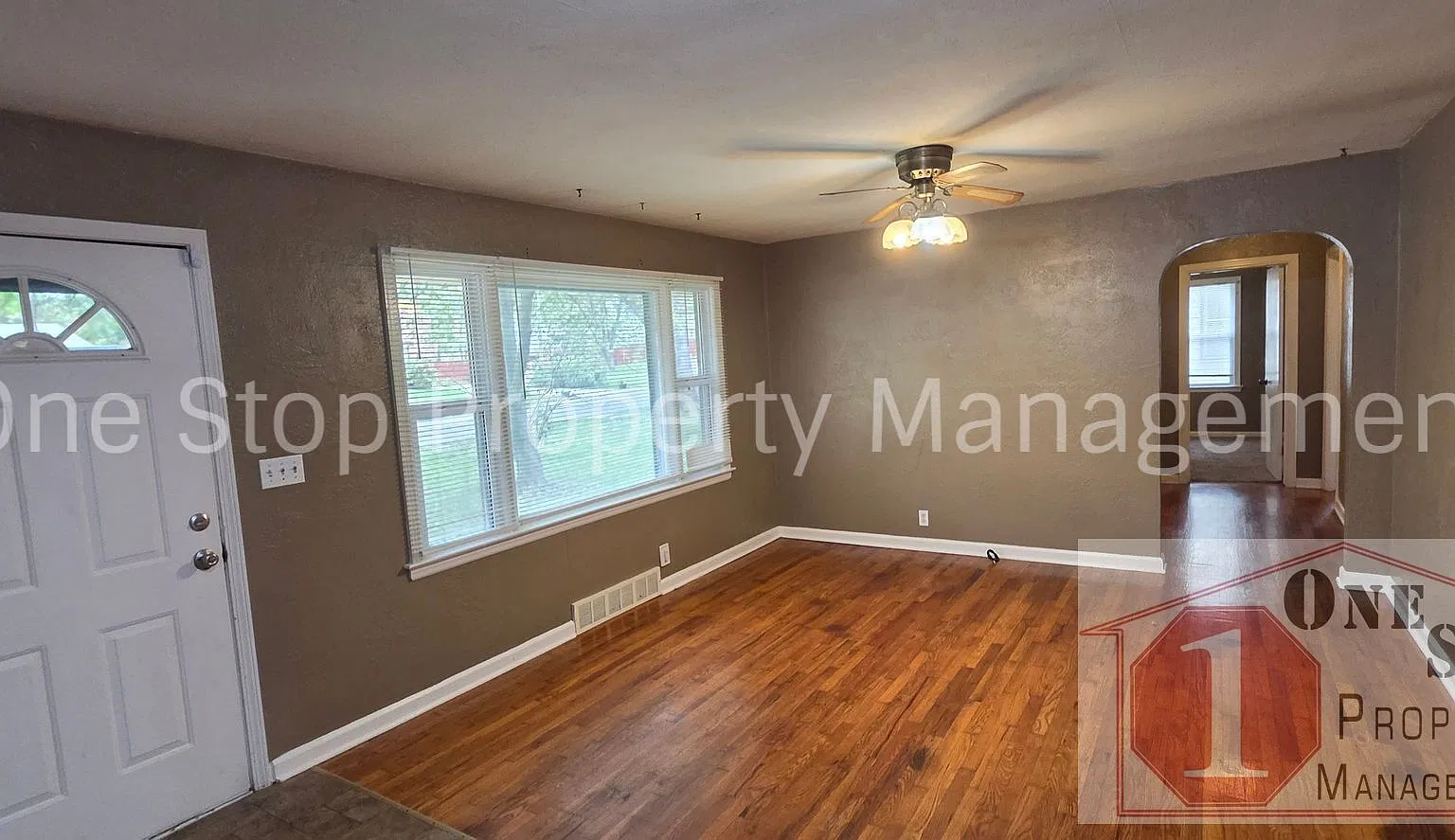 Fantastic 3 bedroom, 1 bathroom home in Blue Springs — Photo 3