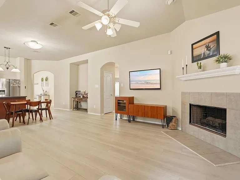 8022 Atwood Hills Ln — Photo 15