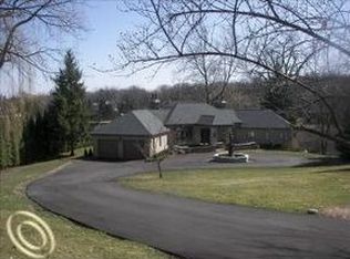 1627 Kirkway Rd, Bloomfield Hills, MI 48302