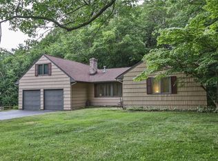 190 Parkview Dr, Rochester, NY 14625