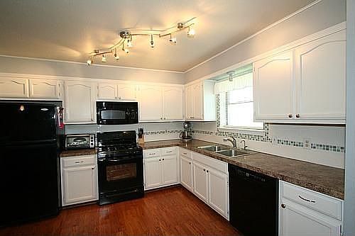 Beautiful remodeled designer kitchen with new appliances, pantry etc.