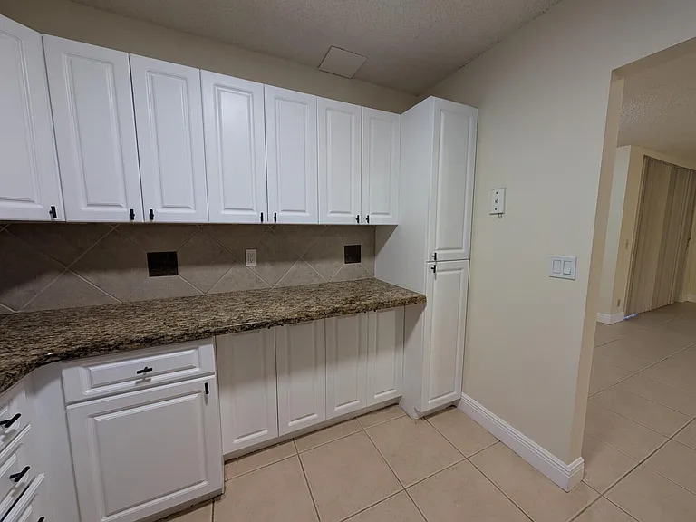 3830 Coral Tree Cir — Photo 5