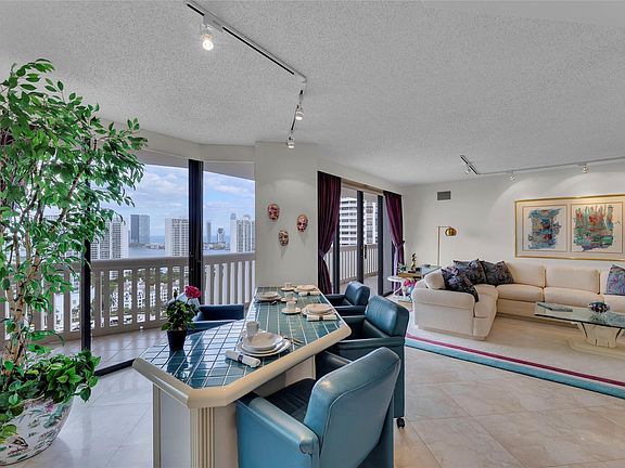 4th image of 1000 W Island Boulevard #2607