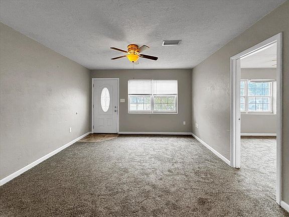 3rd image of 605 E Hollywood Blvd