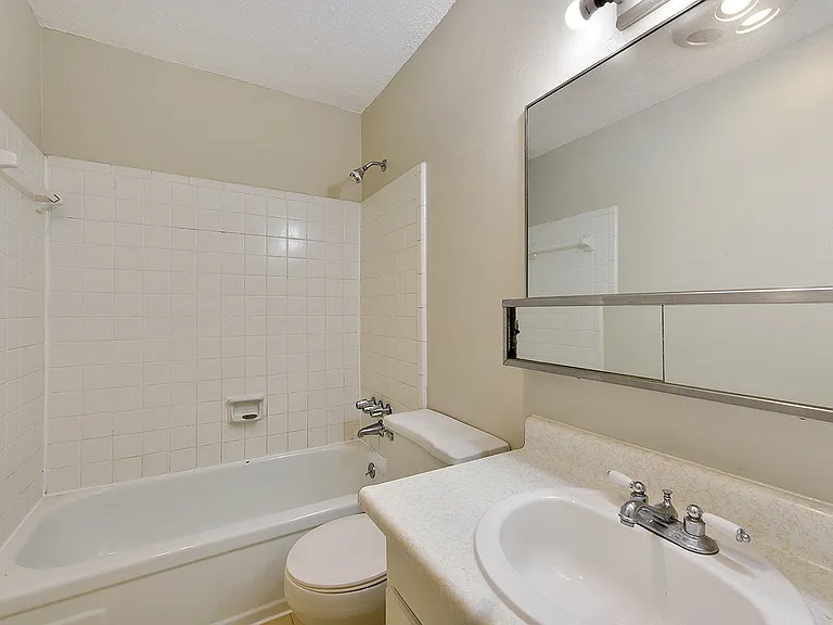 309-311 Lilac St — Photo 10
