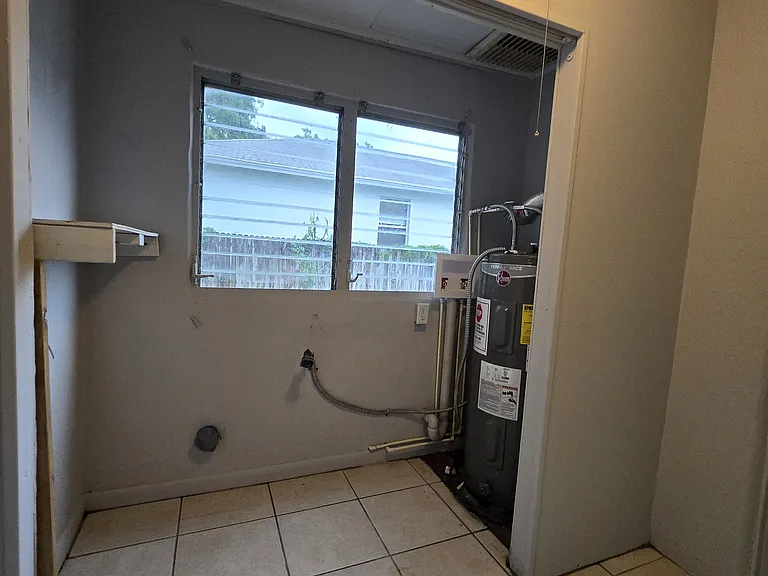 1317 W Hiawatha St — Photo 8