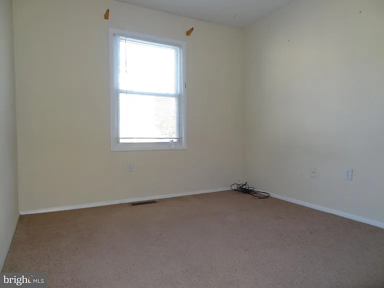 2074 Lake Grove Ln — Photo 25